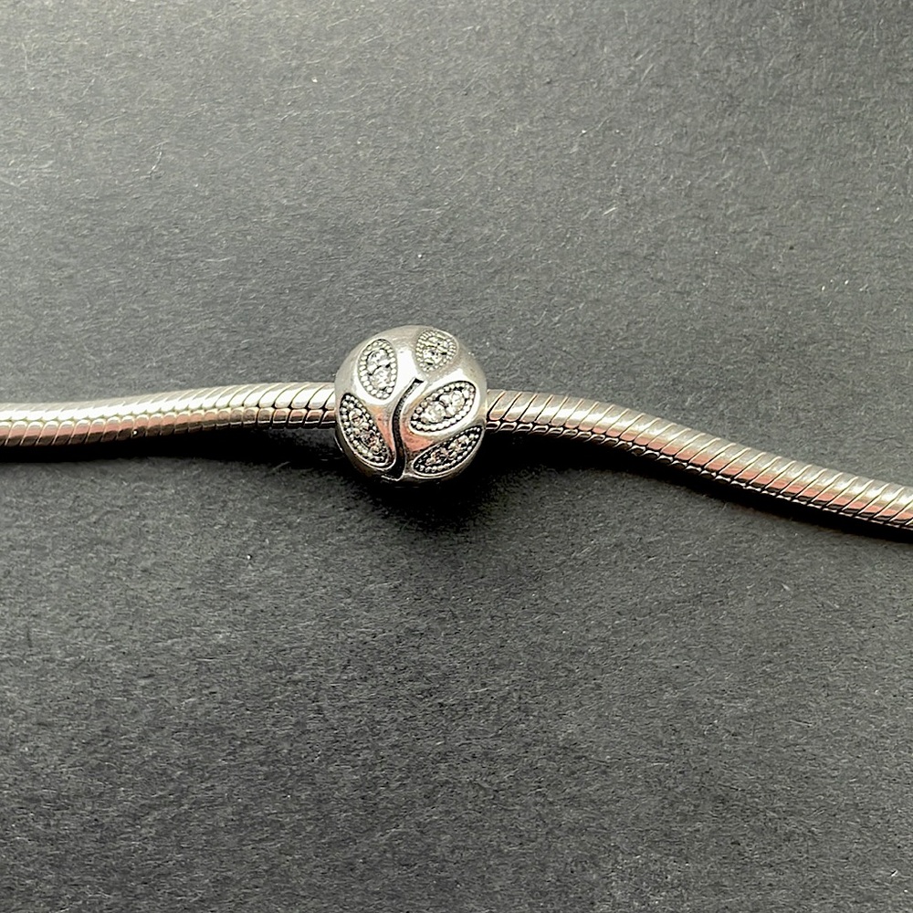 Pandora Sparkling Leaves clip style 791416CZ